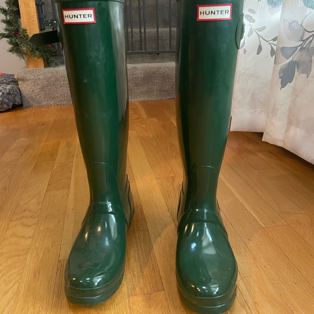 Size 9 Hunter rain boots